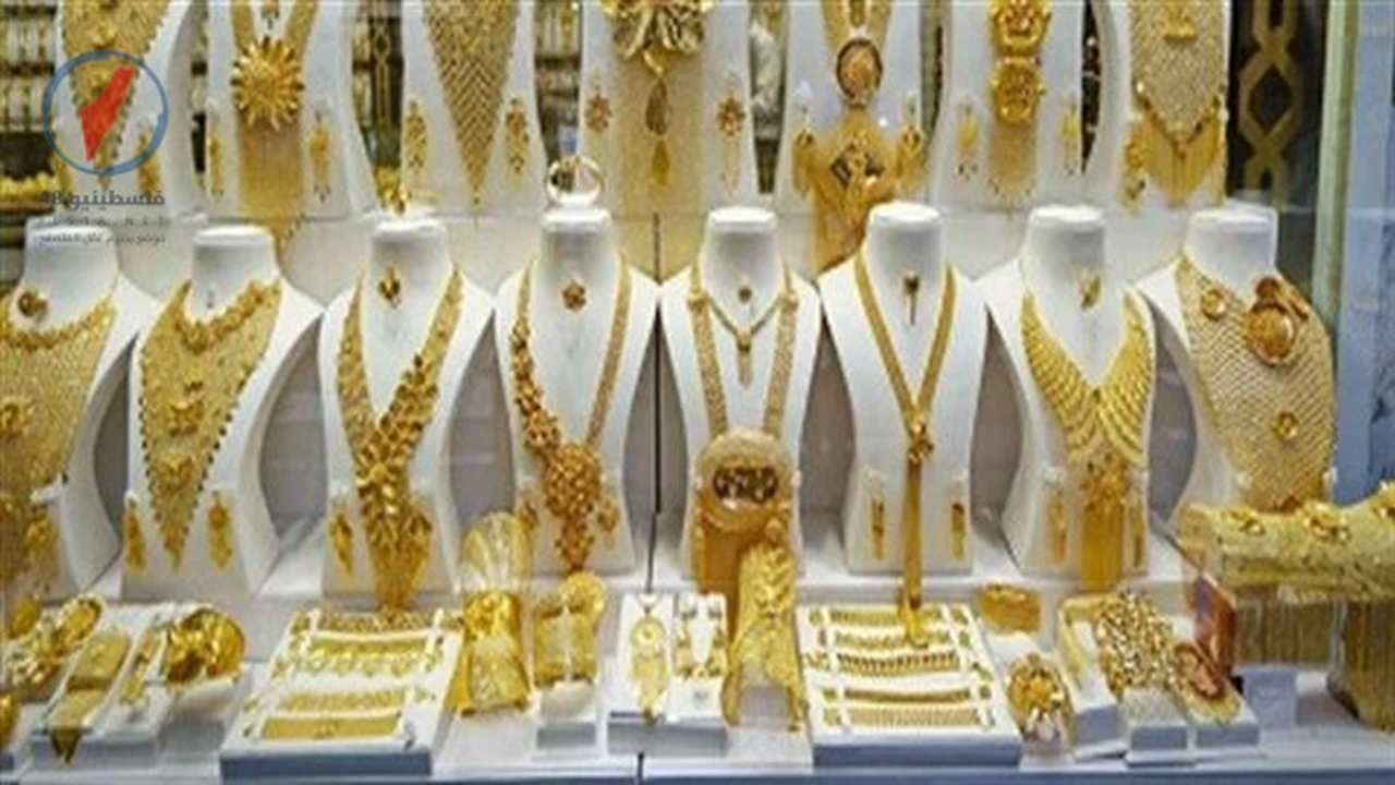 سعر الذهب يشهد تقلبات حادة بين الارتفاع والانخفاض في الأسواق المحلية اليوم